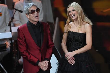 Michelle Hunziker, la sexy conduttrice a Sanremo 2018 1