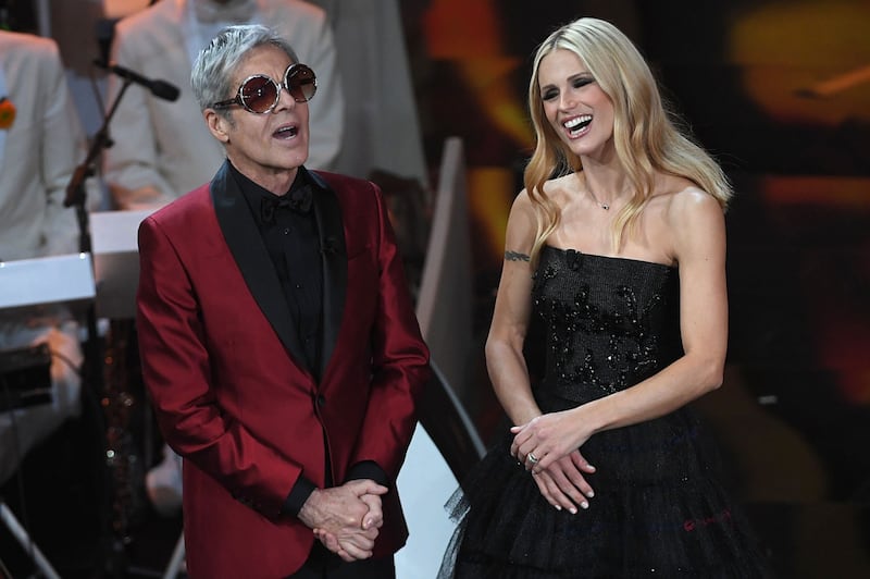 Michelle Hunziker, la sexy conduttrice a Sanremo 2018 1