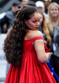 Rihanna, sexy scollatura sul red carpet 24