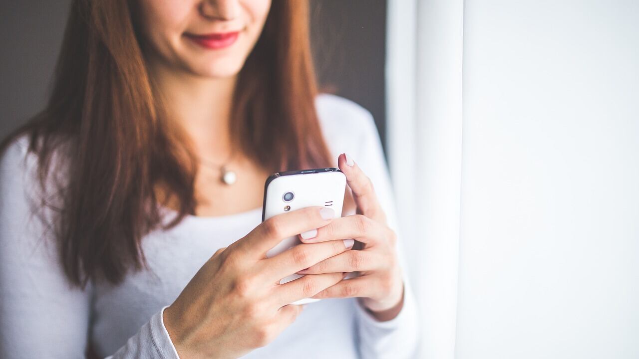 Gli sms hot dell'educatrice che è andata a letto con un 13enne