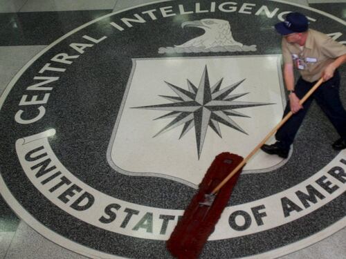 Tutti spiati con tv e cellulari: così la Cia controlla l'Europa