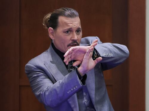 "Nessun verdetto". Slitta la sentenza del processo tra Amber Heard e Johny Depp