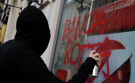 No Monti Day, banca imbrattata 3