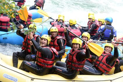 I giocatori della Roma si danno al rafting 6