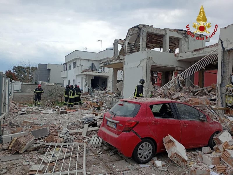 Esplosione a Roma, crolla palazzina - FOTO 1