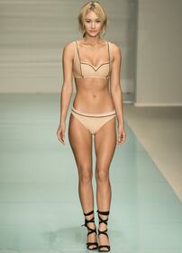Miami Swim Fashion Week, tante modelle in costume per l'evento clou della moda estiva 21