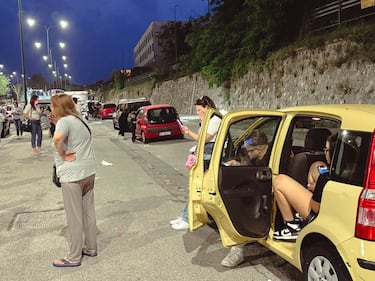 Terremoto nei Campi Flegrei, gente in strada da Pozzuoli a Napoli 5