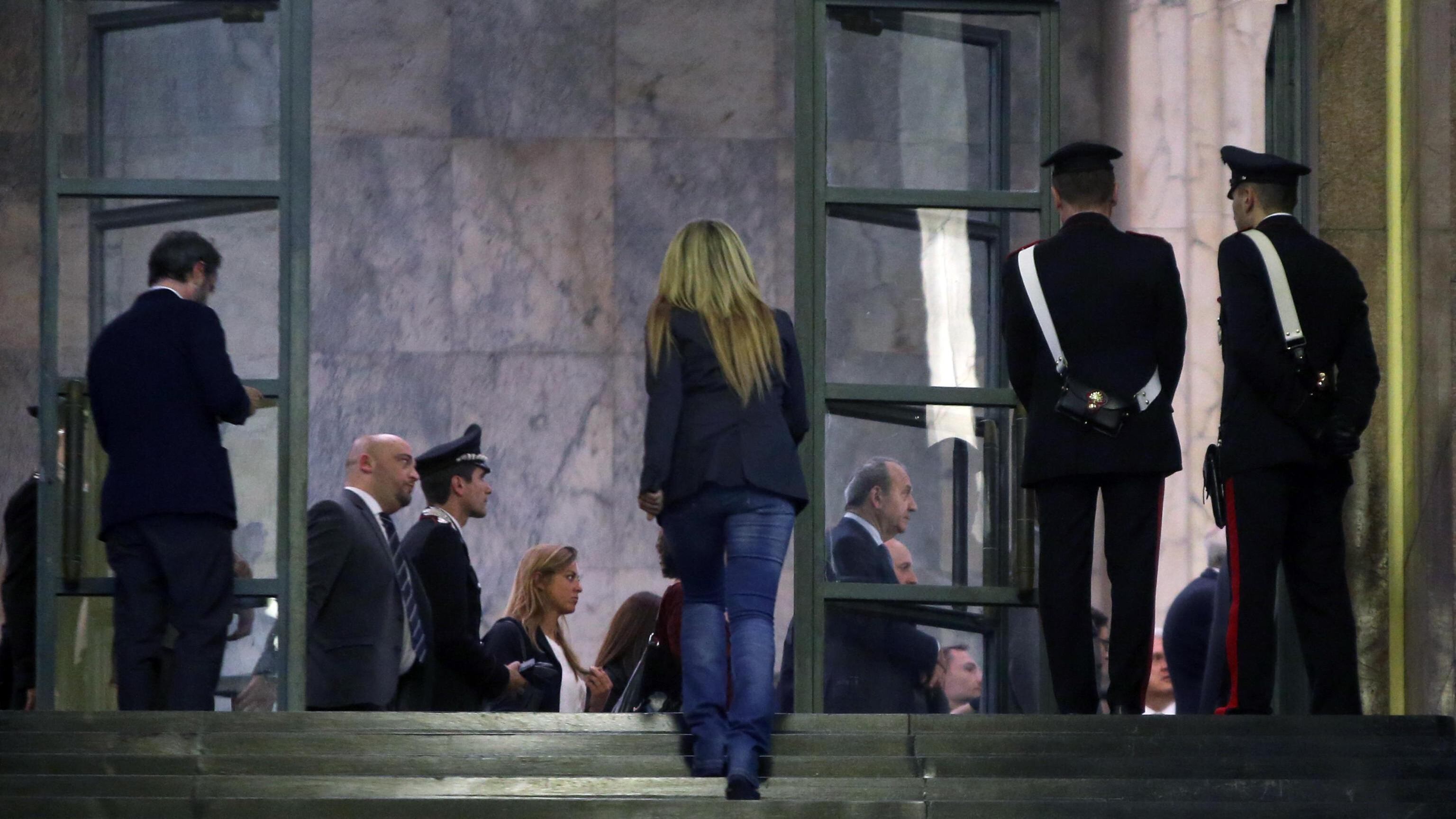 Milano, strage in Tribunale: Mattarella ai funerali di Stato, Renzi ringrazia i carabinieri