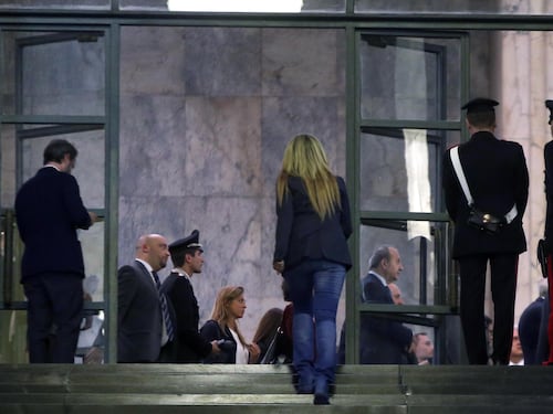 Milano, strage in Tribunale: Mattarella ai funerali di Stato, Renzi ringrazia i carabinieri