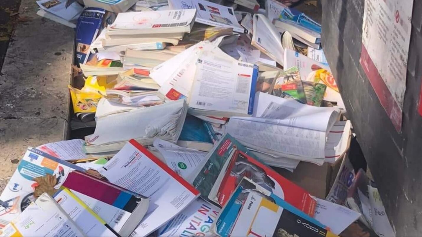 C'è la crisi ma i libri di scuola quasi nuovi finiscono tra i rifiuti