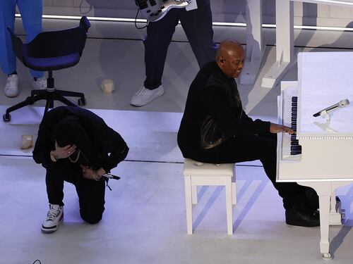 "Pochi allenatori neri". La protesta di Eminem infiamma il Super Bowl