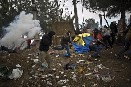 Scontri tra migranti e polizia 8