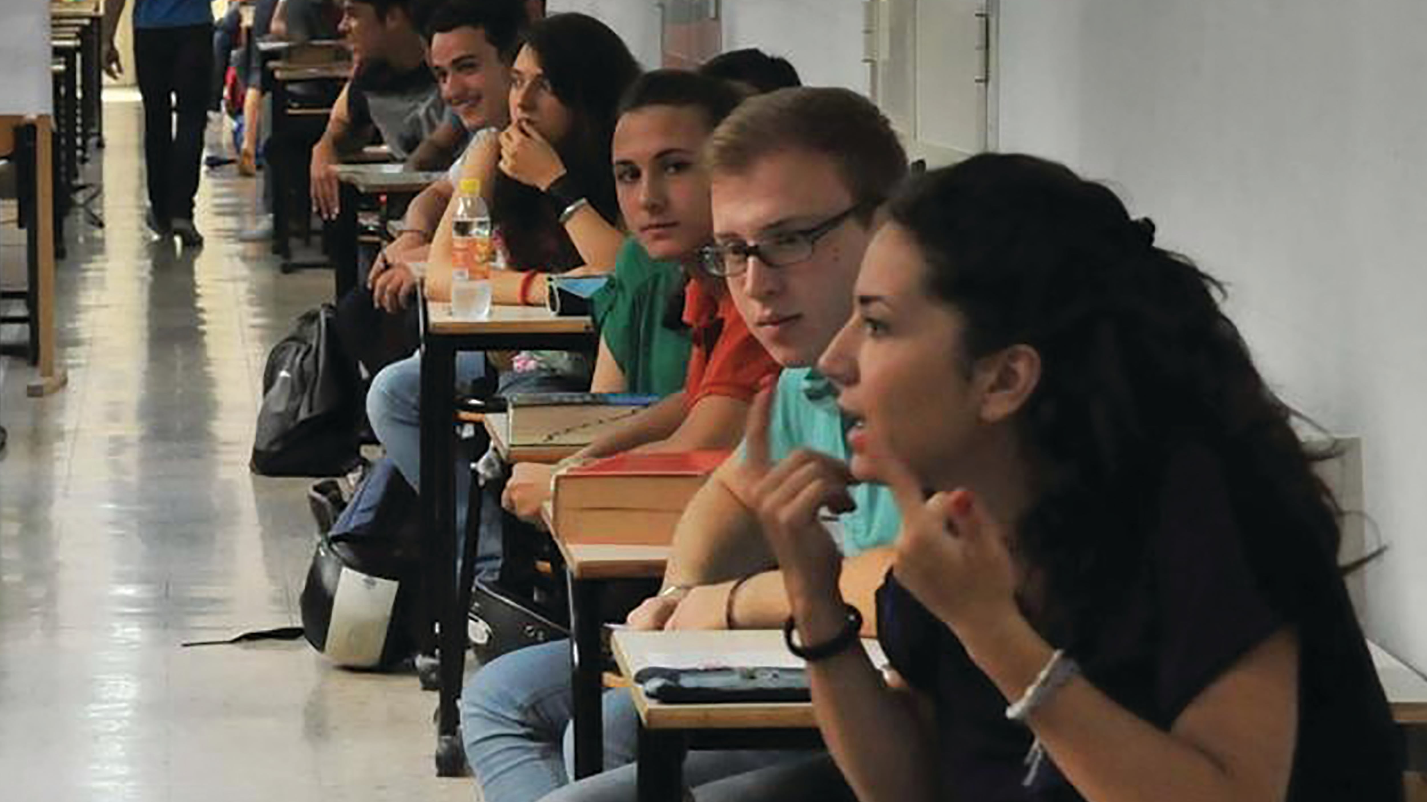 Rifiuta la cattedra dopo 40 anni: "Meglio in pensione da supplente"