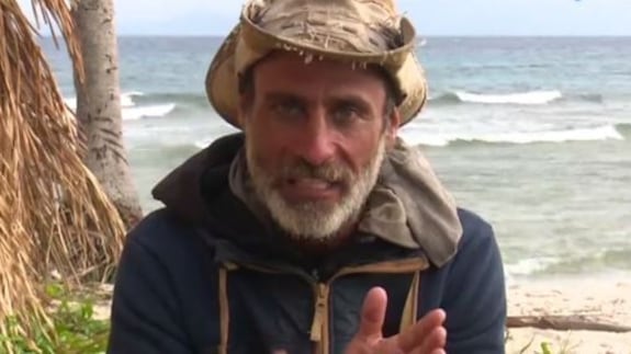 Isola dei Famosi, Raz Degan provoca la Grimaldi: "Userò il tuo cadavere per pescare"