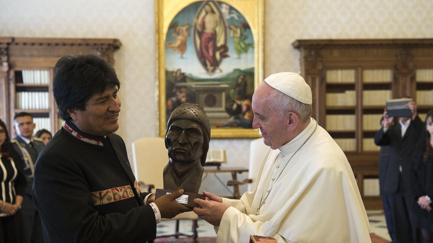 Bergoglio (ancora) con Morales, "ma non con i cardinali dissidenti"