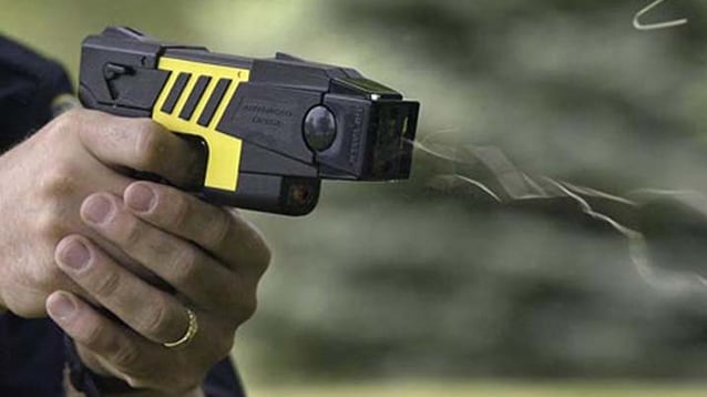 Usa, poliziotto spara ad 87enne con il taser per un malinteso