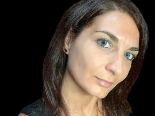 I messaggi di Tania alle ex di Dino: “Picchiava anche te?”