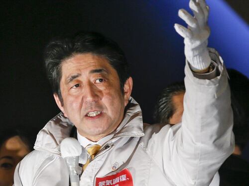 Giappone, Abe vince a mani basse: a lui due terzi della Camera. Ma è record di astensione
