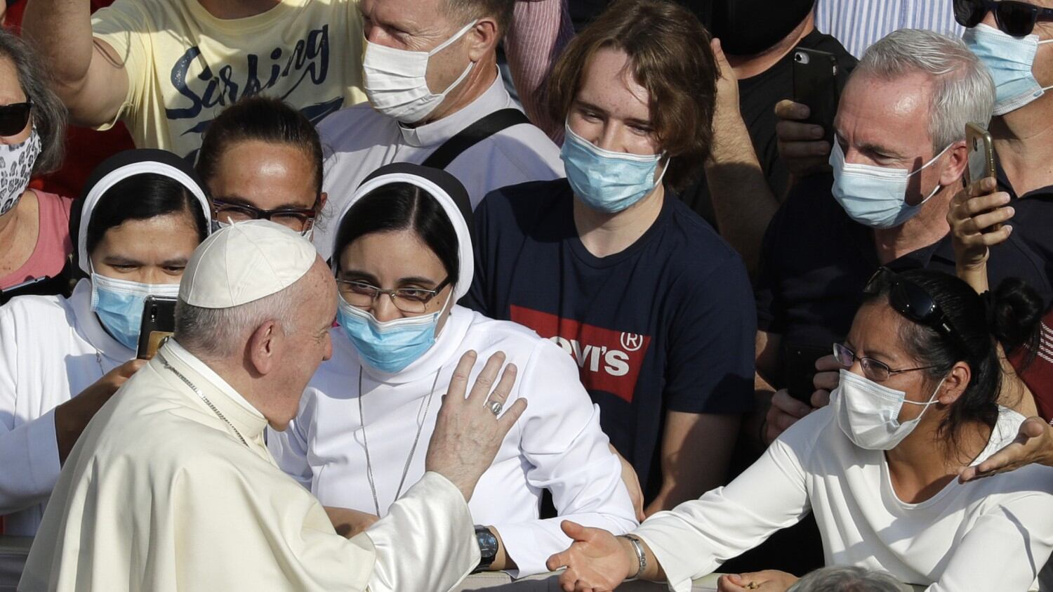 Bergoglio a genitori di figli Lgbt: "Papa li ama così come sono"