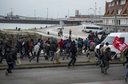 Calais, la rivolta dei migranti 14