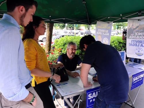 Quando la Lega raccolse le firme contro la legge Mancino