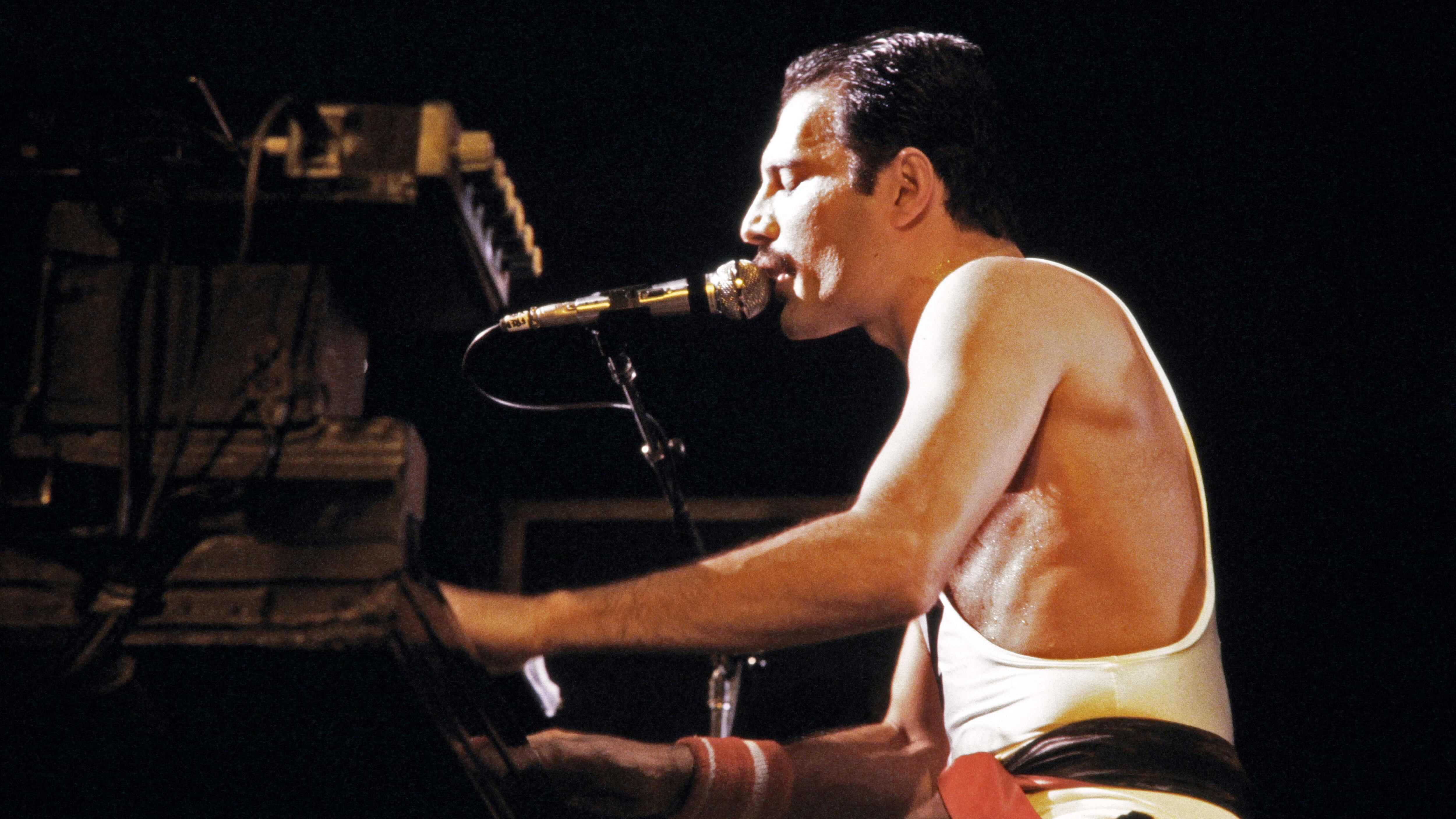 La camicia di Freddie Mercury venduta per 54mila dollari