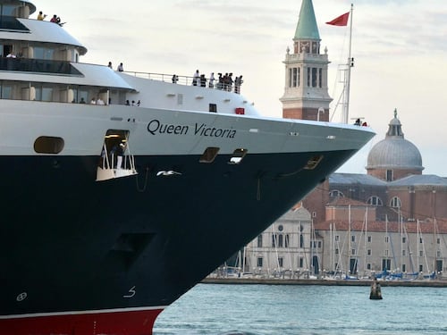Grandi navi ancora a Venezia. I giudici bocciano il governo