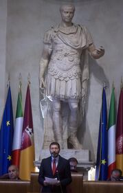 Marino evita le dimissioni: bagarre in Campidoglio 2