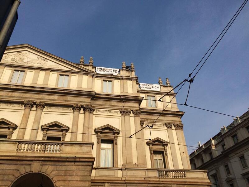 Milano, sul tetto della Scala per protesta 11