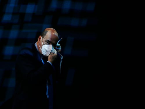 "Mi vergogno di chi parla di poltrone nel Pd": Zingaretti si dimette da segretario