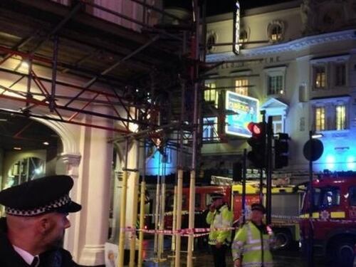Crolla una galleria del teatro Apollo di Londra. 81 feriti, 7 sono gravi