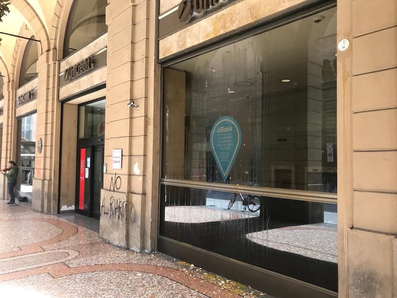 Unicrdi Bologna vandalizzata