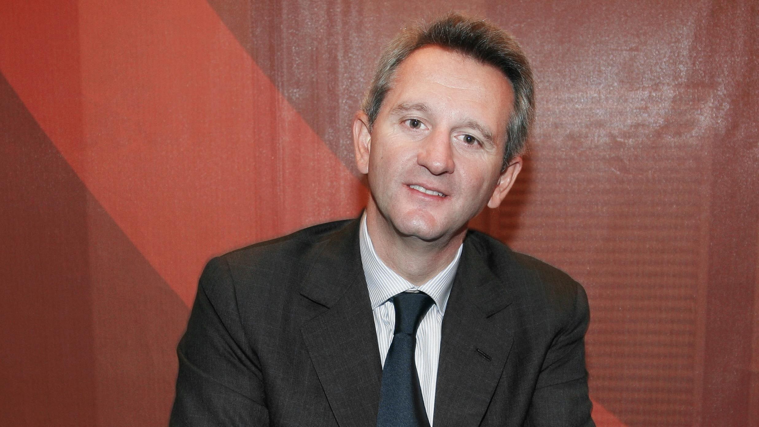 Mediobanca salva l'utile e prepara la svolta