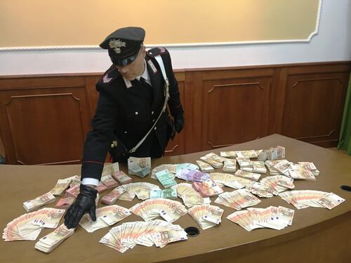 Il tesoretto del boss latitante a casa della ex moglie: sequestrati 240 mila euro