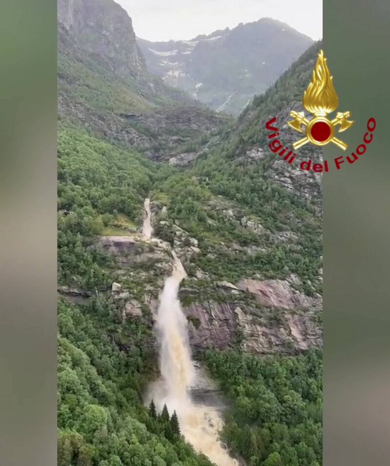 Maltempo in Piemonte, vigili del fuoco al lavoro per evacuare turisti e residenti 3