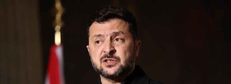 Zelensky: “Colpite navi cargo militari russe dirette in Iran”. Lanciati dagli Houthi missili contro una città saudita