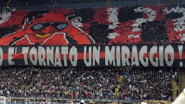 Calcio, arriva l'albo degli striscioni dei tifosi