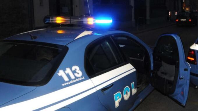Napoli, fuggono in moto dai poliziotti: denunciati
