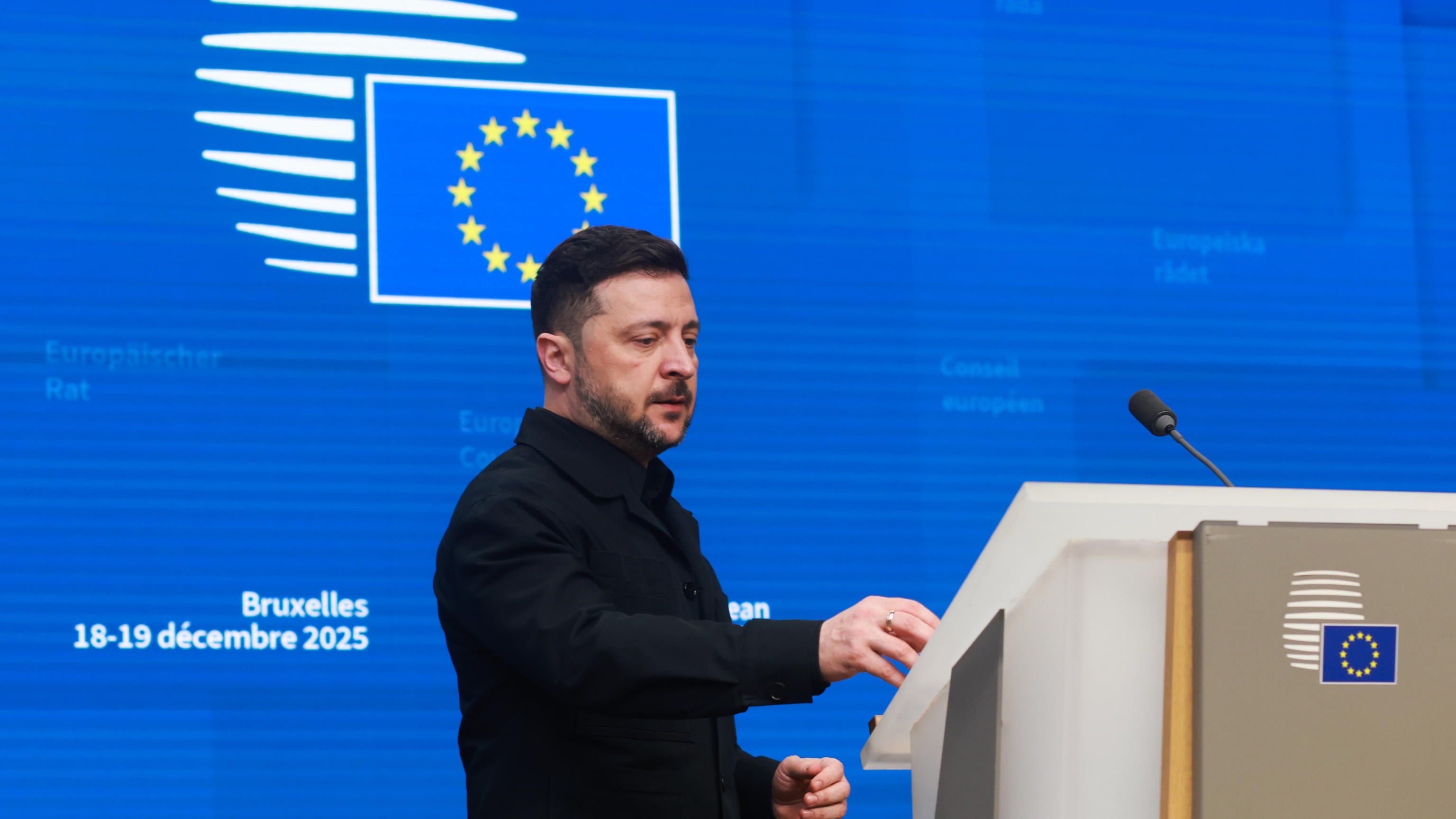 Zelensky al consiglio Ue: "Europa non crolli ora". Spunta piano B all'opzione asset