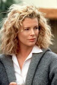 Kim Basinger: dopo lo strip tease più sexy torna sul set 9