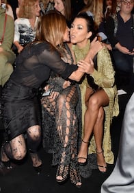 Kim Kardashian in biancheria intima alla Paris Fashion Week 19