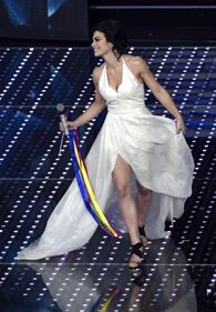 Sanremo 2016: i look femminili nella serata cover 35