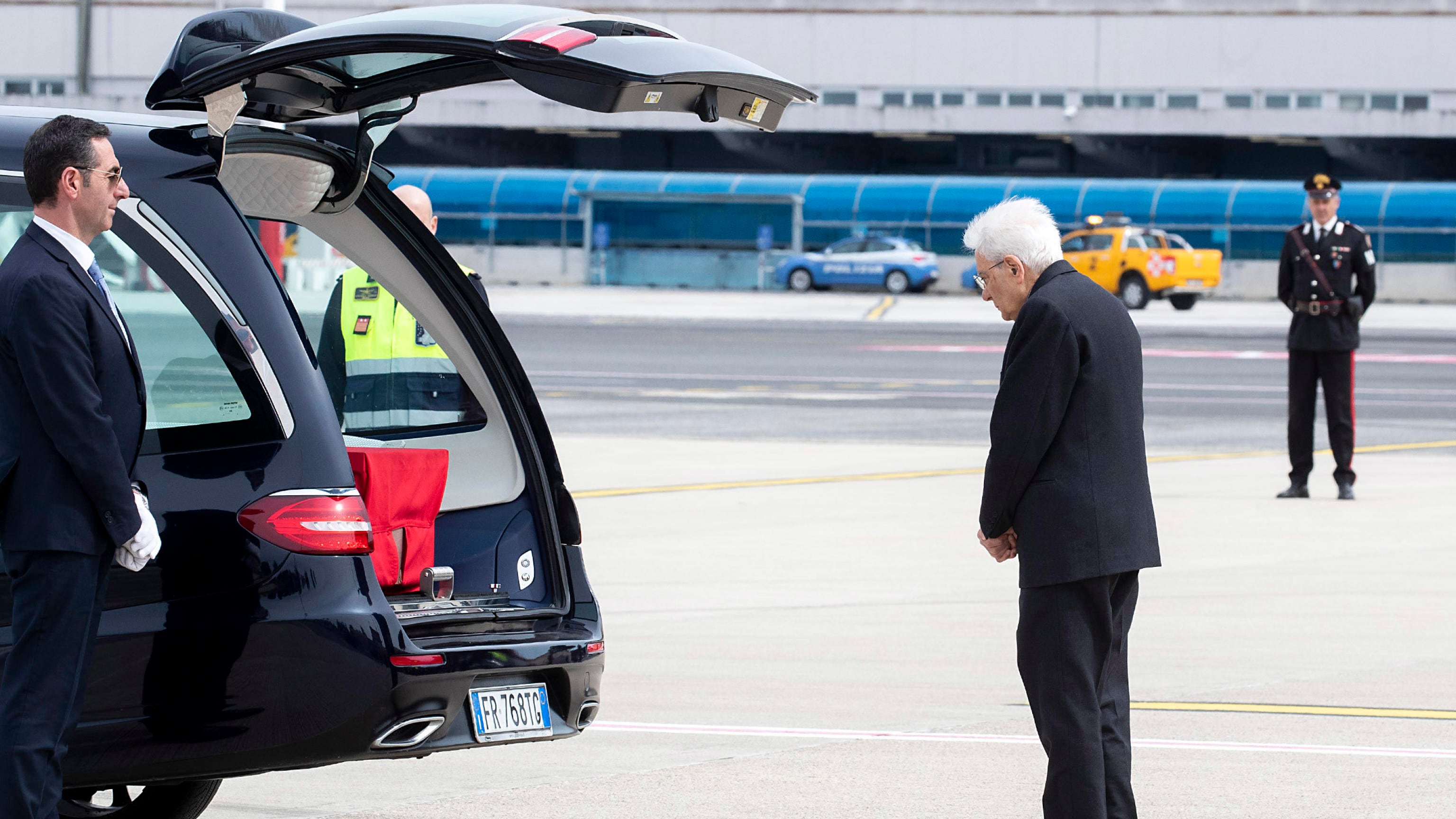 Parini, omaggio di Mattarella. Inchiesta e autopsia a Roma