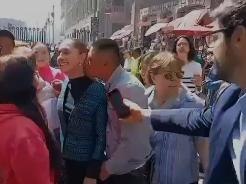 Molestie sessuali durante un incontro coi cittadini: il video choc sulla presidente del Messico