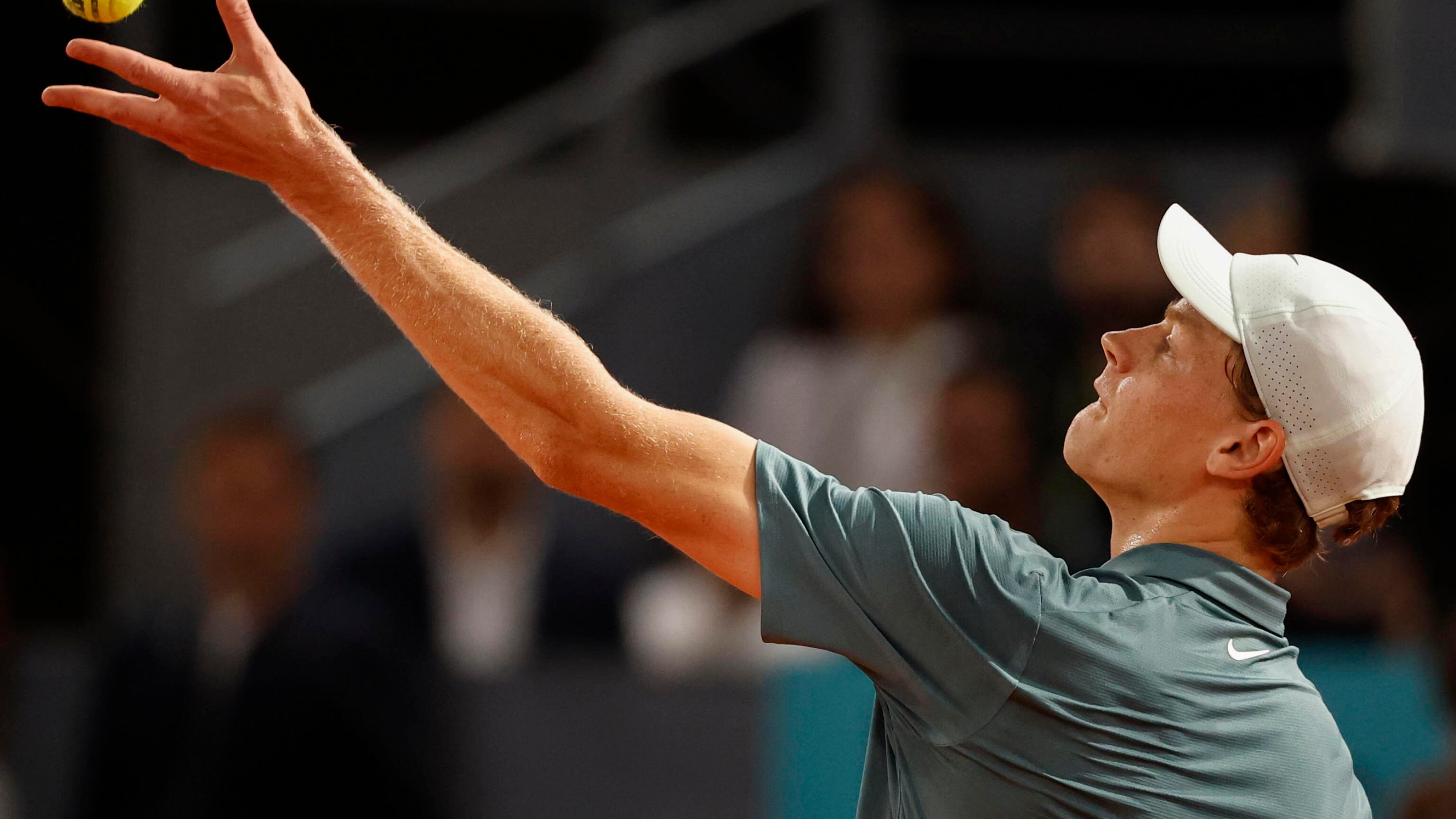 Atp Madrid, Sinner fatica ma supera Jodar con un super tie-break e vola in semifinale