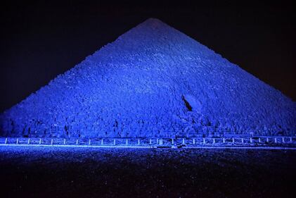 Le Piramidi si colorano di blu contro l'autismo 6