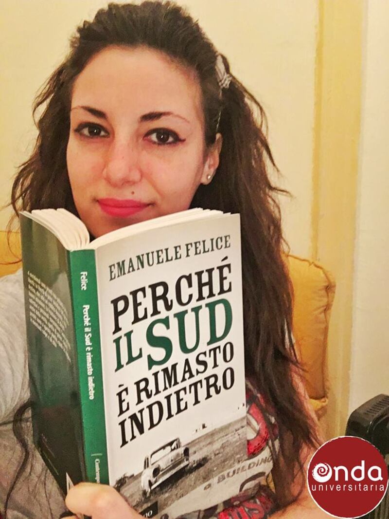 Palermo, le studentesse universitarie: "Escilo il manuale" 9