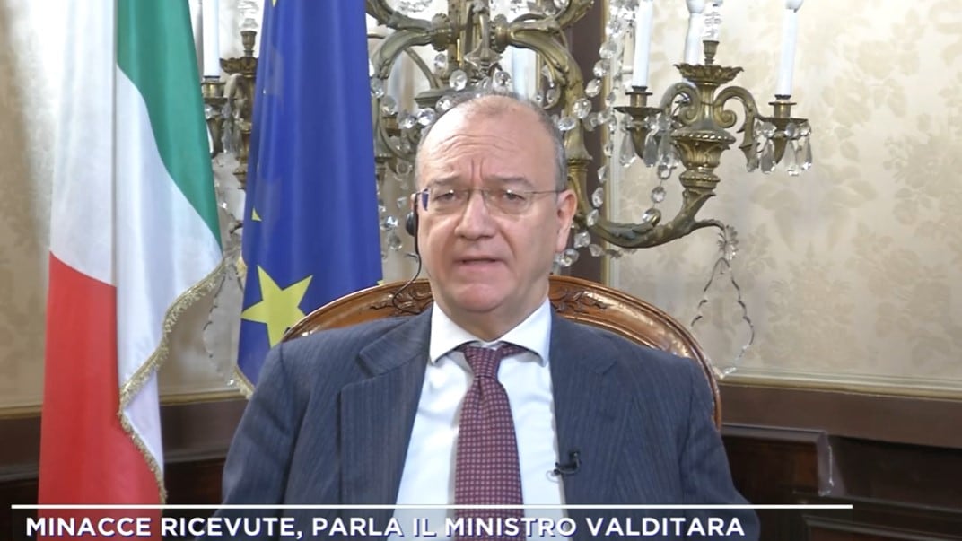 "Ridicola e impropria". Valditara boccia la lettera della preside sul fascismo