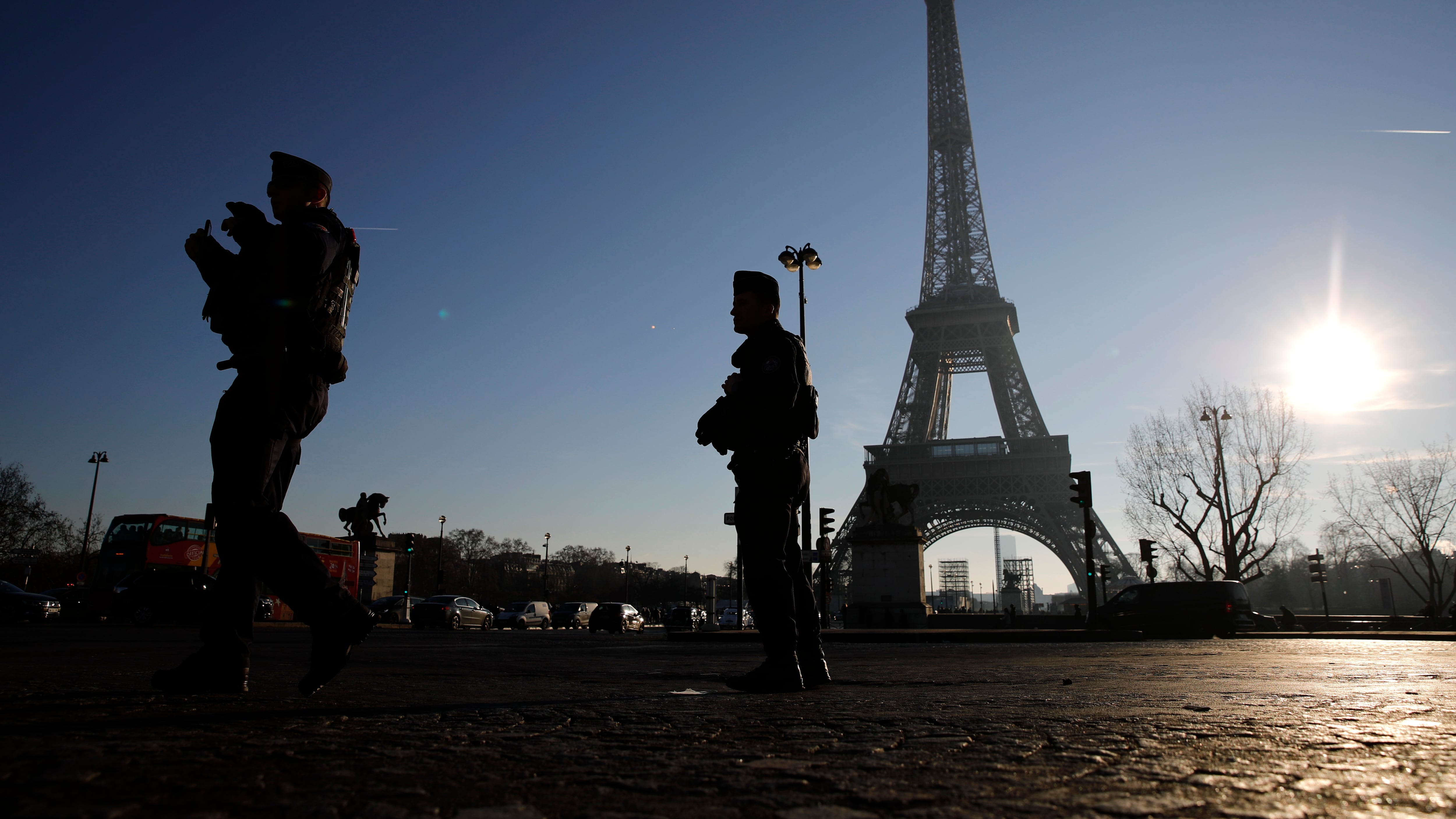 Olimpiadi di Parigi, stop a 800 addetti alla sicurezza: "Tra loro islamisti"