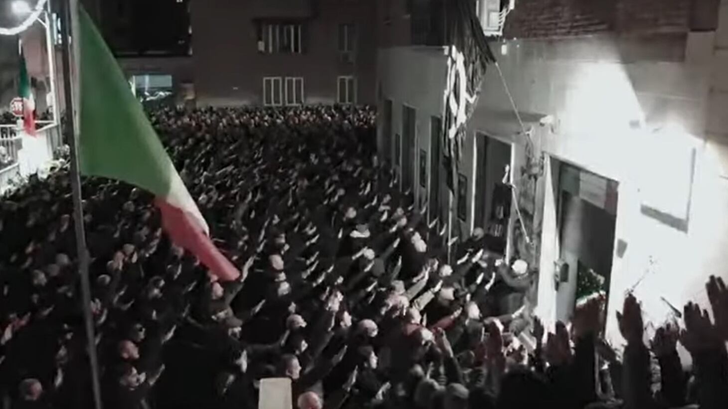 Acca Larentia, chiesto il processo per i saluti romani: 31 persone coinvolte